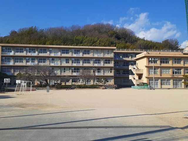 近くの千田小学校まで550m（徒歩7分）