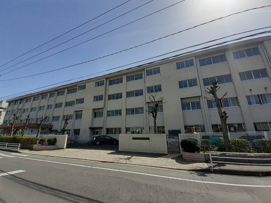 近くの岡山市立三門小学校まで500m（徒歩7分）