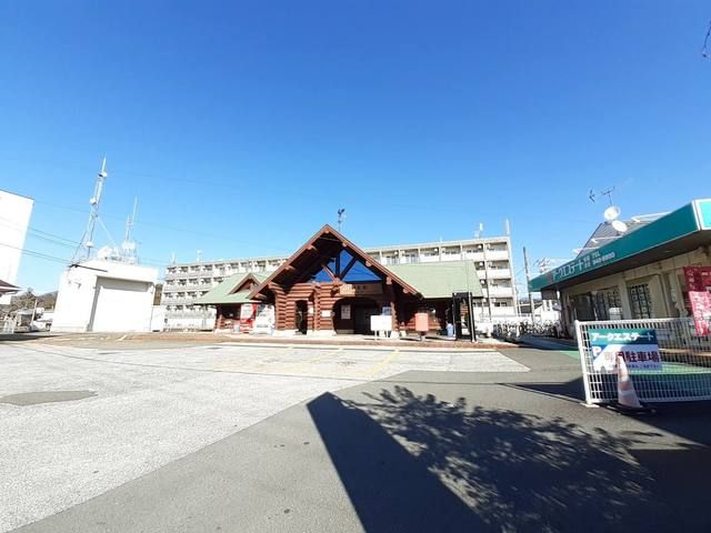 近くの駅まで1,000m（徒歩13分）