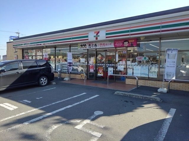 近くのコンビニまで240m（徒歩3分）