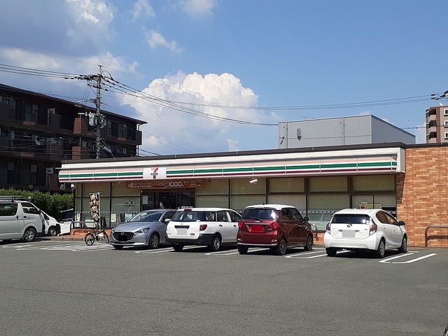 近くのセブンイレブン八王寺町店まで800m（徒歩10分）