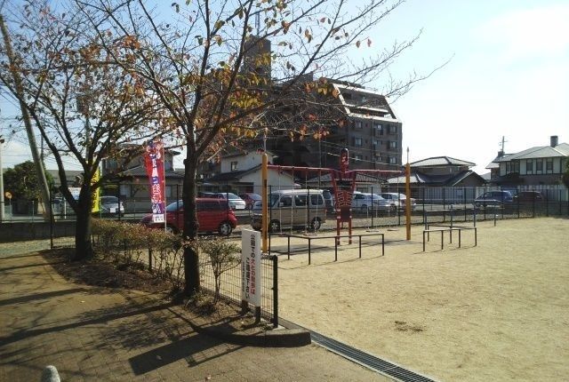 近くの出水八丁目東公園まで750m（徒歩10分）