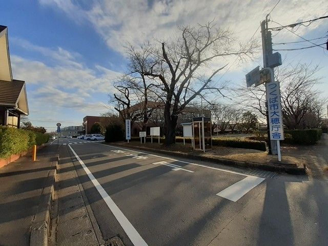 近くの役所まで1,380m（徒歩18分）