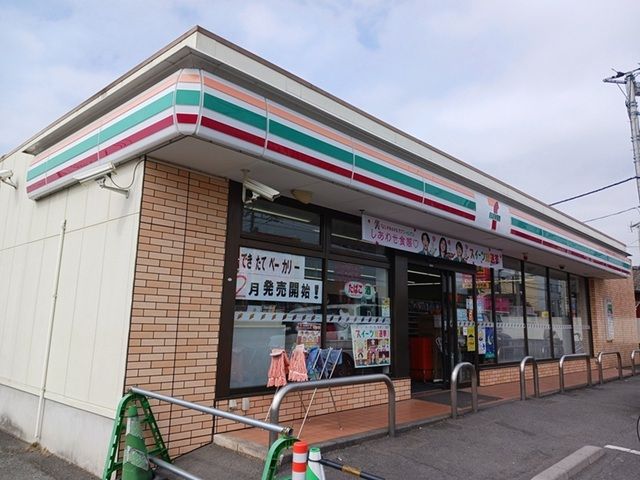 近くのセブンイレブン上尾小敷谷店まで270m（徒歩4分）
