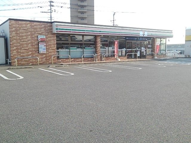 近くのセブンイレブンまで1,140m（徒歩15分）