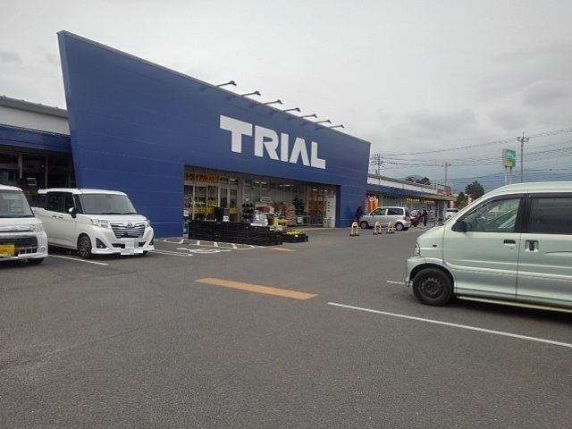 近くのトライアルまで940m（徒歩12分）