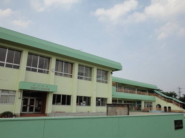 近くの橋爪こども未來園まで700m（徒歩9分）