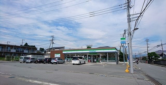 近くのファミリーマート御殿場中畑まで2,000m（徒歩25分）
