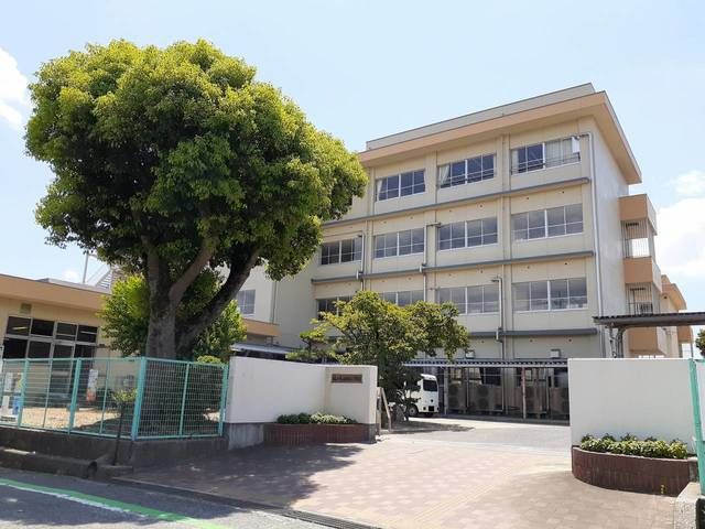 近くの日吉台小学校まで750m（徒歩10分）