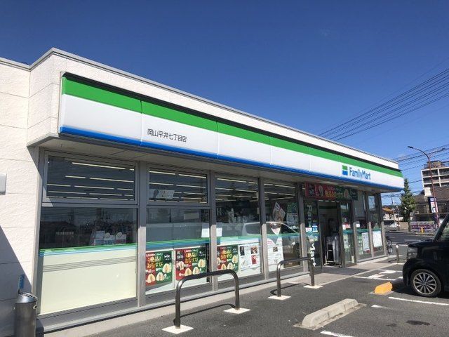 近くのコンビニまで750m（徒歩10分）