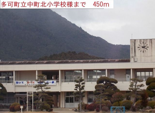 近くの小学校まで450m（徒歩6分）