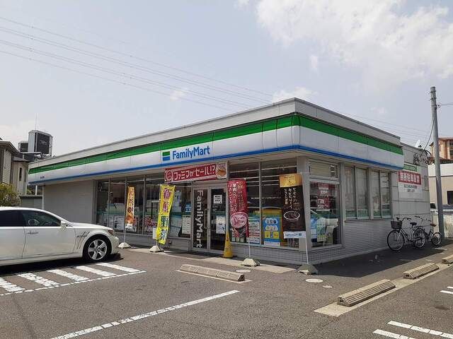 近くのファミリーマート岡山浜野店まで450m（徒歩6分）
