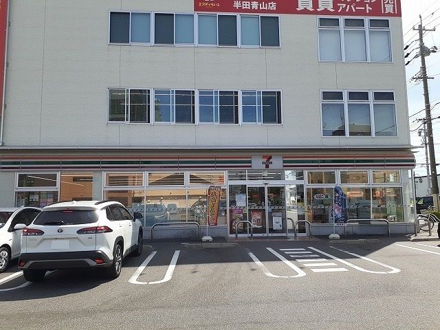 近くのコンビニまで706m（徒歩9分）