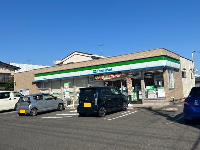 近くのファミリーマート桑原店まで400m（徒歩5分）
