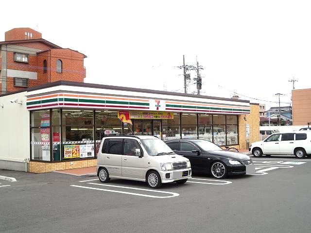 近くのセブンイレブンまで650m（徒歩9分）