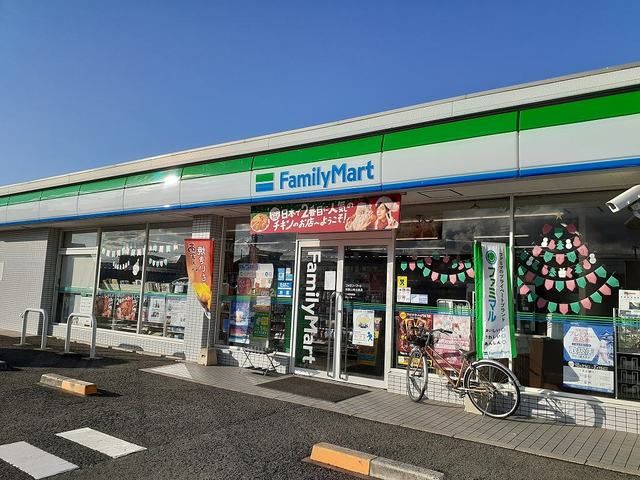 近くのファミリーマート南出島店様まで850m（徒歩11分）