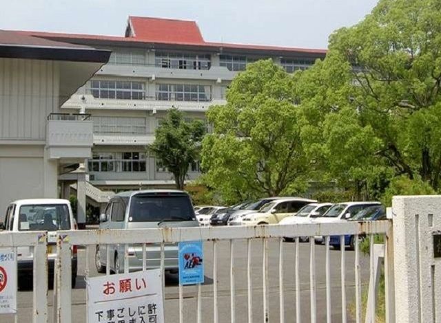 近くの焼津中学校まで250m（徒歩4分）