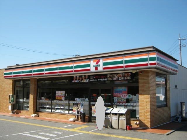 近くのコンビニまで300m（徒歩4分）