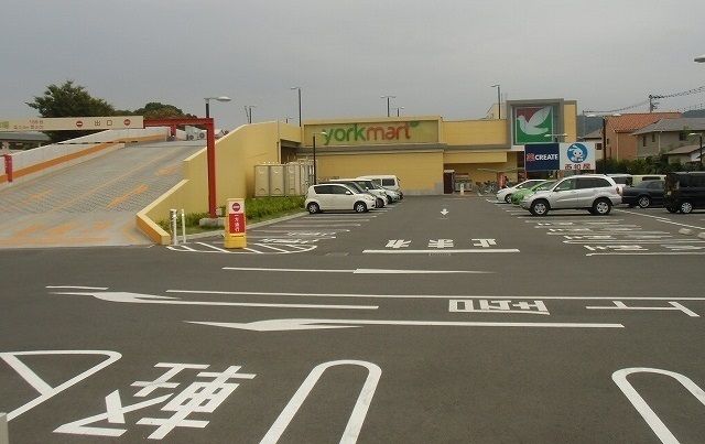 近くのヨークマートまで400m(徒歩5分)