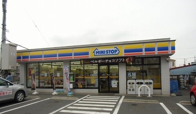 近くのミニストップまで500m(徒歩7分)