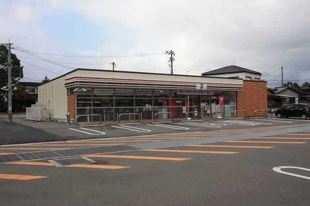 近くのコンビニまで110m（徒歩2分）