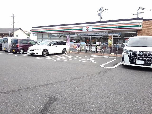 近くのセブンイレブン福岡老司3丁目店まで500m(徒歩7分)