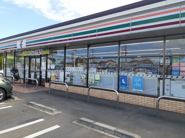 近くのセブンイレブン笠間美原3丁目店まで449m（徒歩6分）