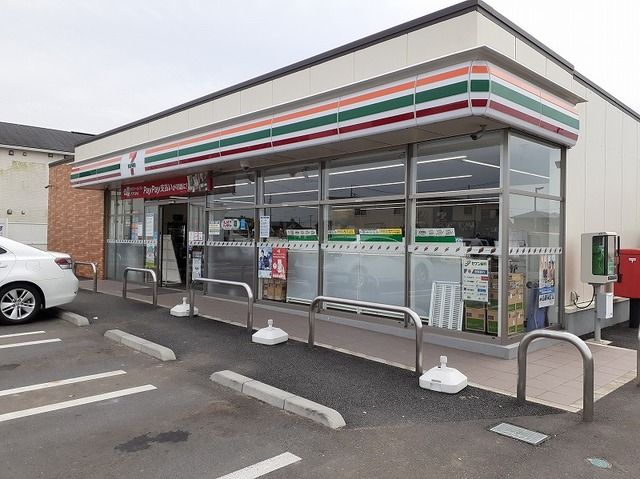 近くのコンビニまで800m（徒歩10分）