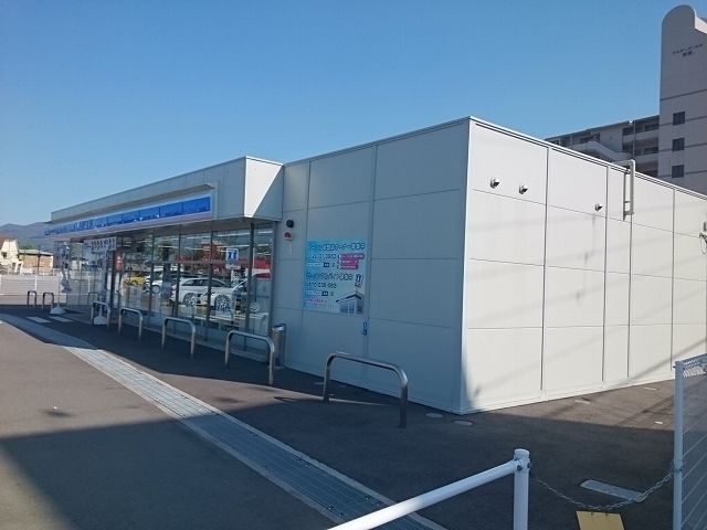 近くのコンビニまで1,000m（徒歩13分）