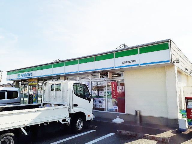 近くのファミリーマート長嶺南4丁目店まで200m(徒歩3分)