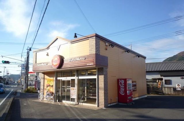 近くの飲食店まで800m（徒歩10分）
