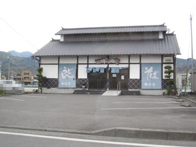 近くの飲食店まで450m（徒歩6分）