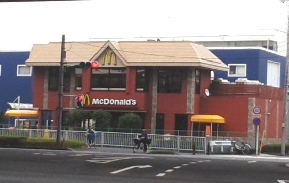 近くのマクドナルド　浦和曲本店まで500m（徒歩7分）