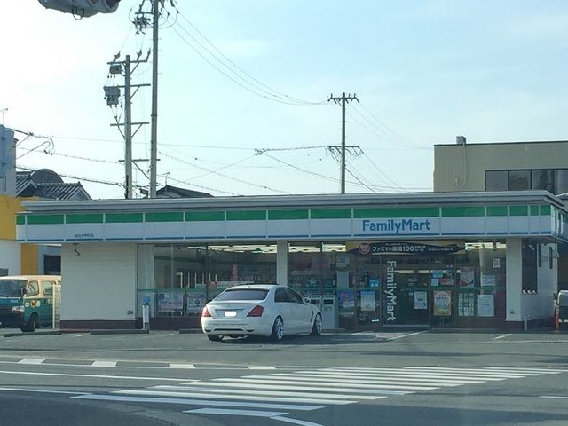 近くのコンビニまで210m（徒歩3分）