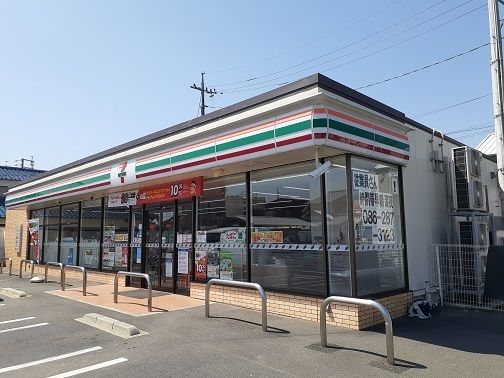 近くのセブン-イレブン岡山小山店まで1,100m(徒歩14分)