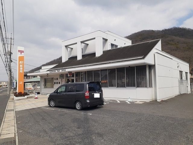 近くの八浜郵便局まで450m(徒歩6分)