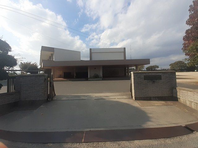 近くの八浜中学校まで403m(徒歩6分)