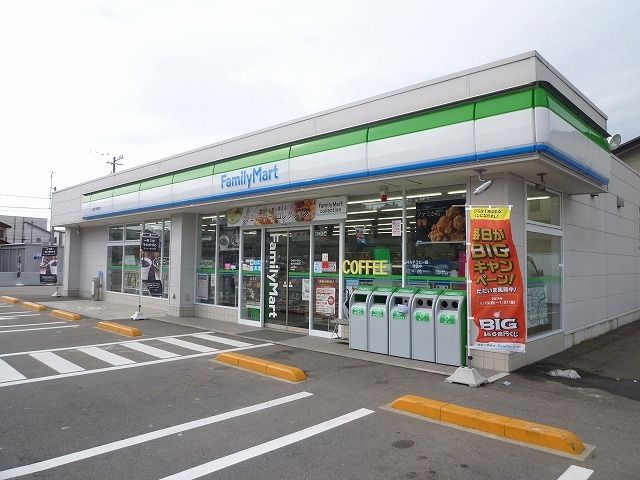 近くのコンビニまで800m（徒歩10分）