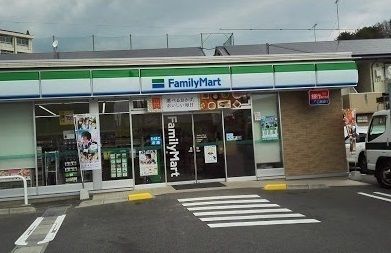 近くのファミリーマートまで1,100m(徒歩14分)