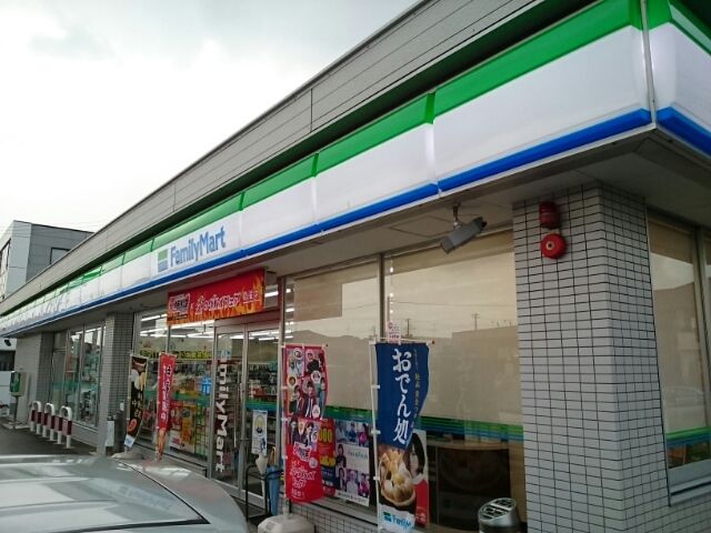 近くのファミリーマート新潟亀田向陽店まで1,400m（徒歩18分）