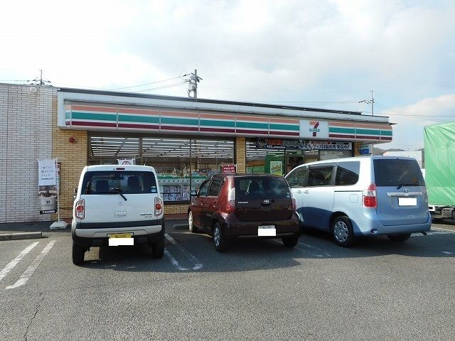 近くのコンビニまで450m（徒歩6分）