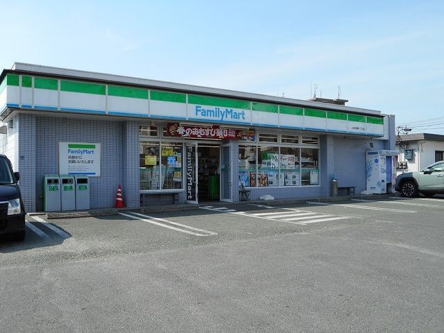 近くのファミリーマート健軍１丁目店まで400m（徒歩5分）