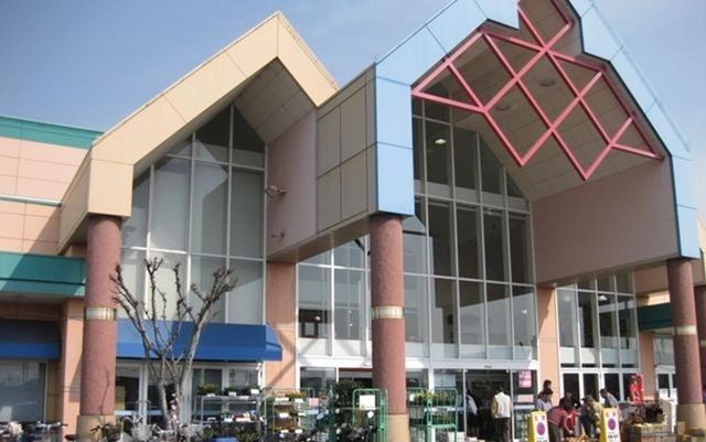 近くのマルナカ 中島店まで300m（徒歩4分）