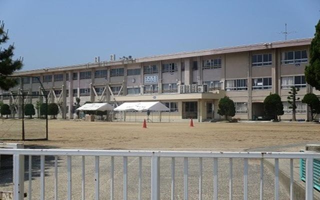 近くの倉敷市立中島小学校まで700m（徒歩9分）