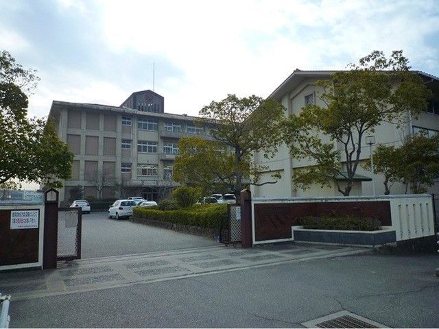 近くの連島南中学校まで2,200m（徒歩28分）