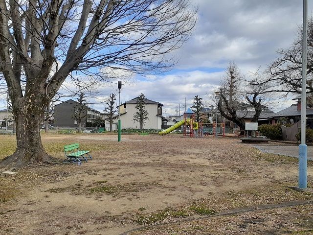 近くの萱場東公園まで220m（徒歩3分）