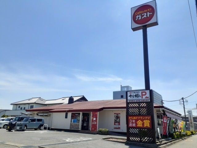 近くのガスト宇都宮岩曽店まで450m(徒歩6分)