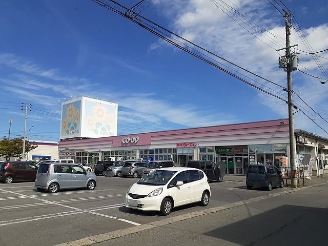 近くのCOOP県民生協ひまわり館まで120m(徒歩2分)