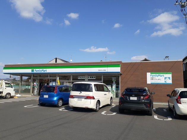 近くのファミリーマート花尻ききょう町まで400m（徒歩5分）