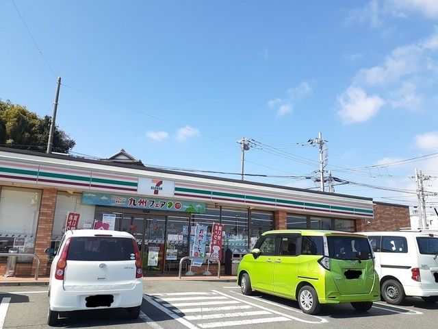 近くのセブンイレブン日立港前店まで80m(徒歩1分)